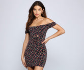 Robe courte froncée à motif floral romantique